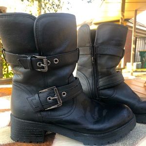 Pre Owned Guess Combat Boots SZ 8.5